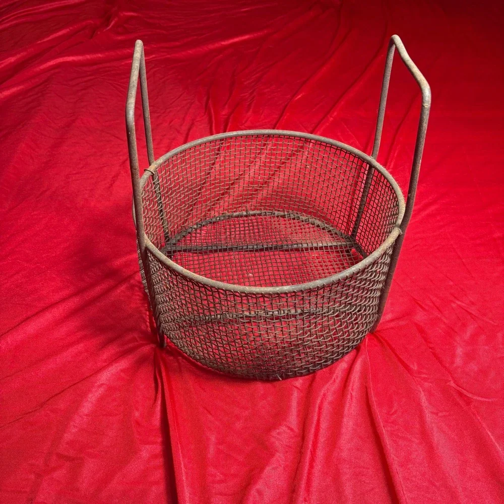 Antique Sturdy Industrial Metal Wire Vtg Meshed Farmhouse Rustic Primitive Decor